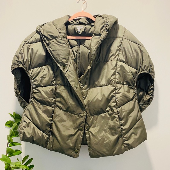 Unique Aerie puffer poncho jacket in gorgeous olive green - Picture 1 of 3